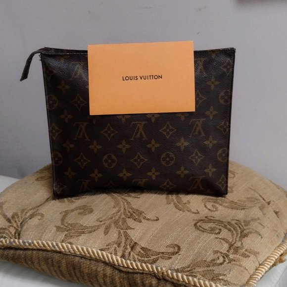 Authentic Louis Vuitton Monogram Toiletry 26 - Picture 8 of 10